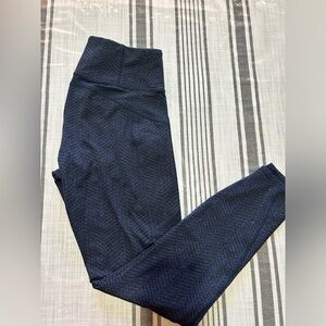 Athleta Blue and Black Patterned Leggings size Small